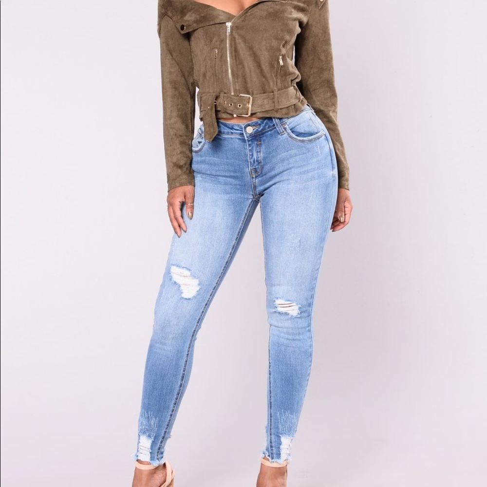 🌟Fashion Nova High Waisted Destructed Jeans🌟